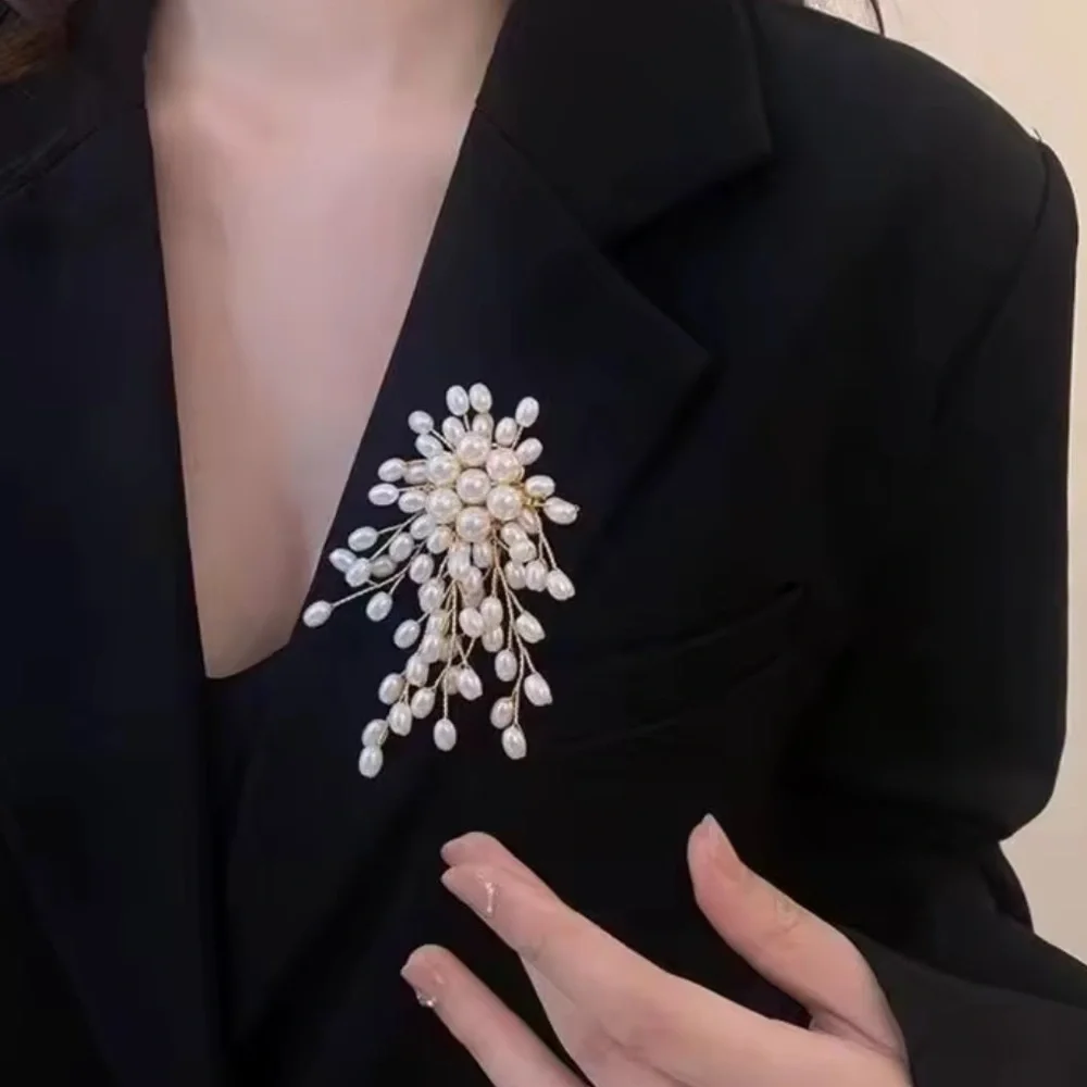 Anthropologie Unique Flora flowerPearl Brooch